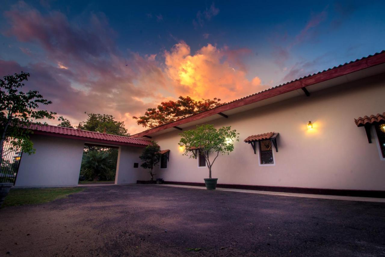 The Buena Vista Kandy Exterior foto